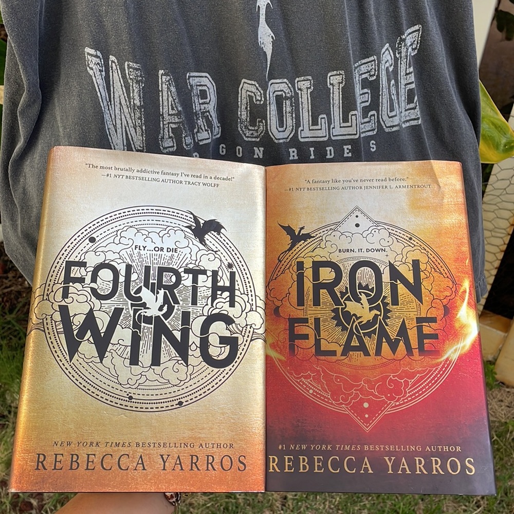 Fourth Wing Shirt & Books